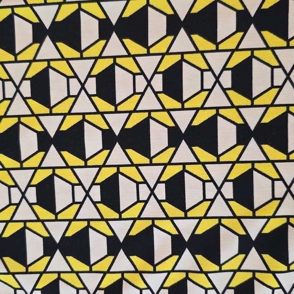 Anne Klein Yellow and Black Geometric Top. Size L - Picture 2 of 6